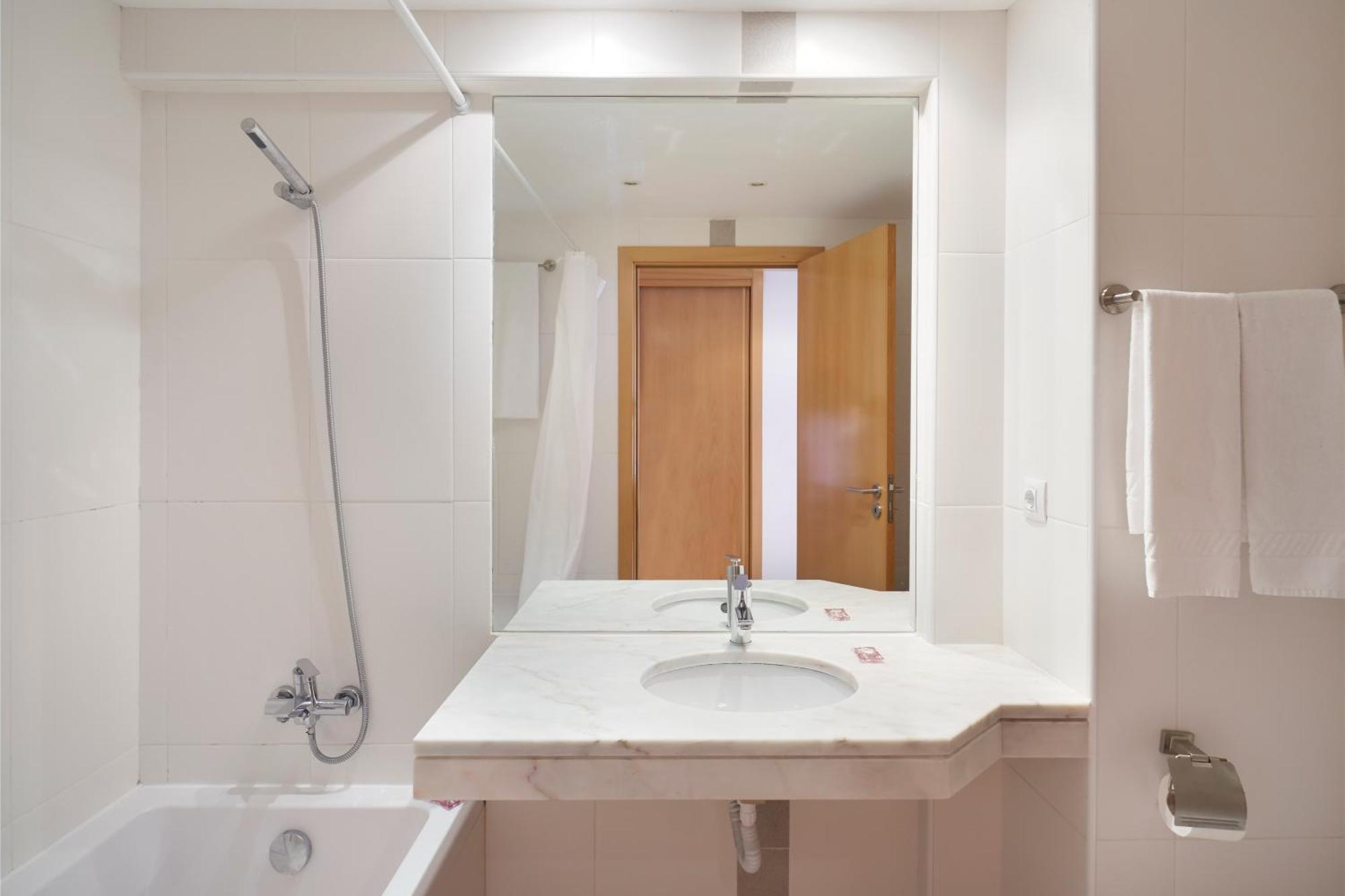 Superior One-Bedroom Apartment