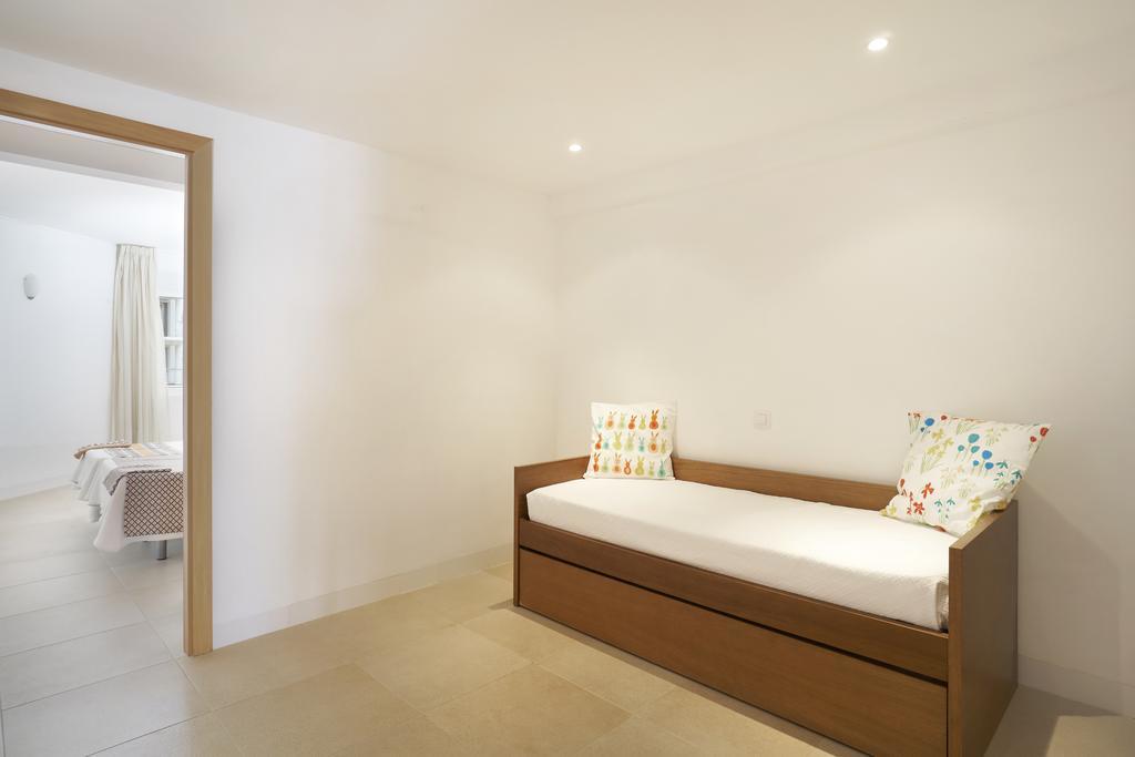 Superior One-Bedroom Apartment